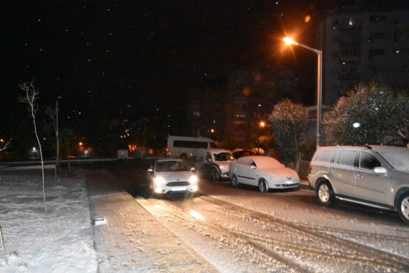 İzmir'de önce sağanak sonra kar!