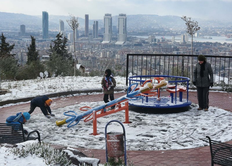İzmir'de önce sağanak sonra kar!