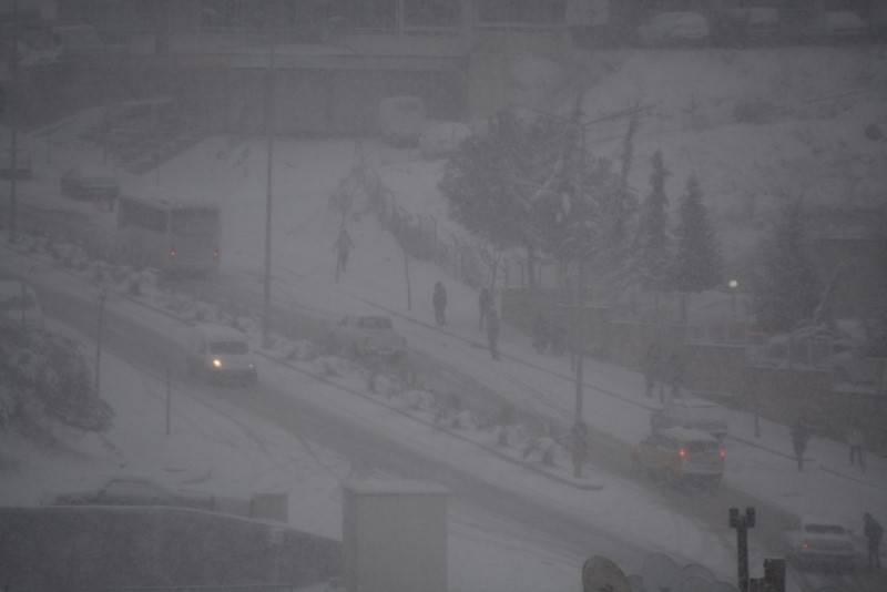İzmir'de önce sağanak sonra kar!