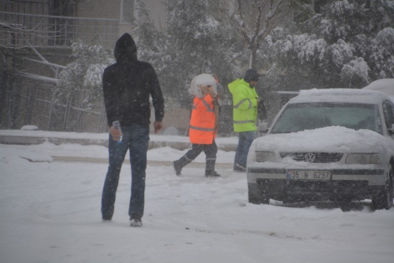 İzmir'de önce sağanak sonra kar!