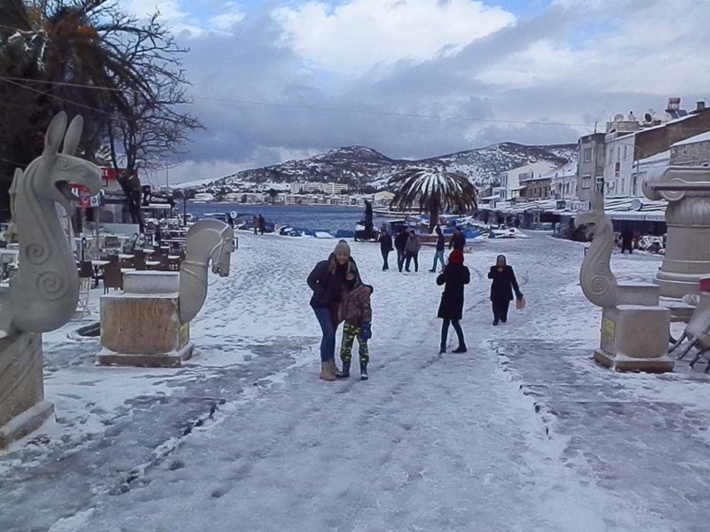 İzmir'de önce sağanak sonra kar!
