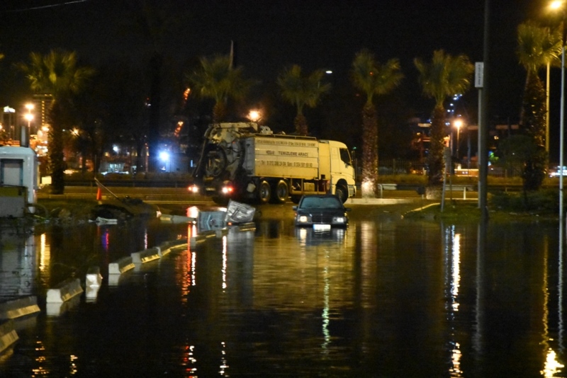 İzmir'de önce sağanak sonra kar!
