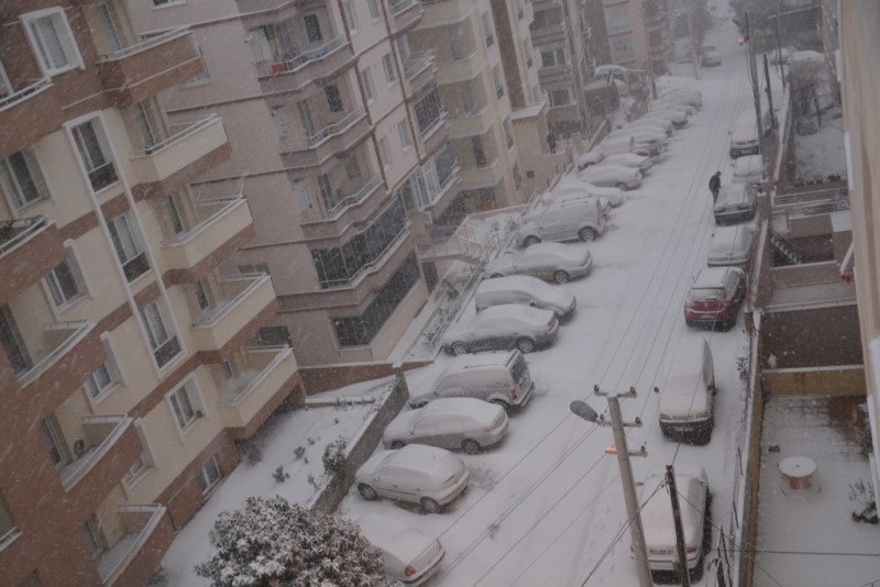 İzmir'de önce sağanak sonra kar!