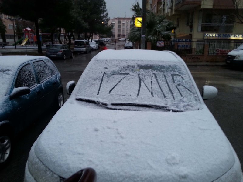 İzmir'de önce sağanak sonra kar!