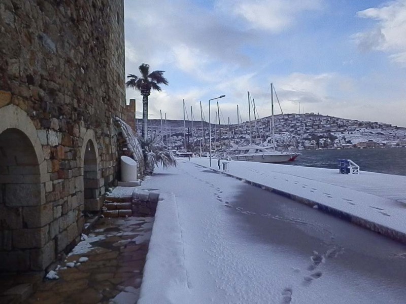 İzmir'de önce sağanak sonra kar!