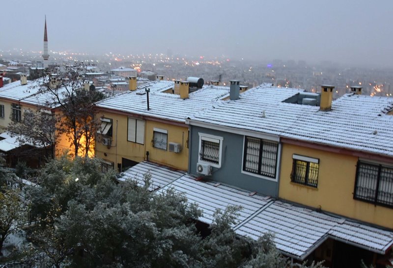 İzmir'de önce sağanak sonra kar!