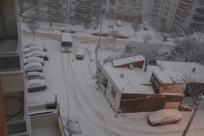 İzmir'de önce sağanak sonra kar!