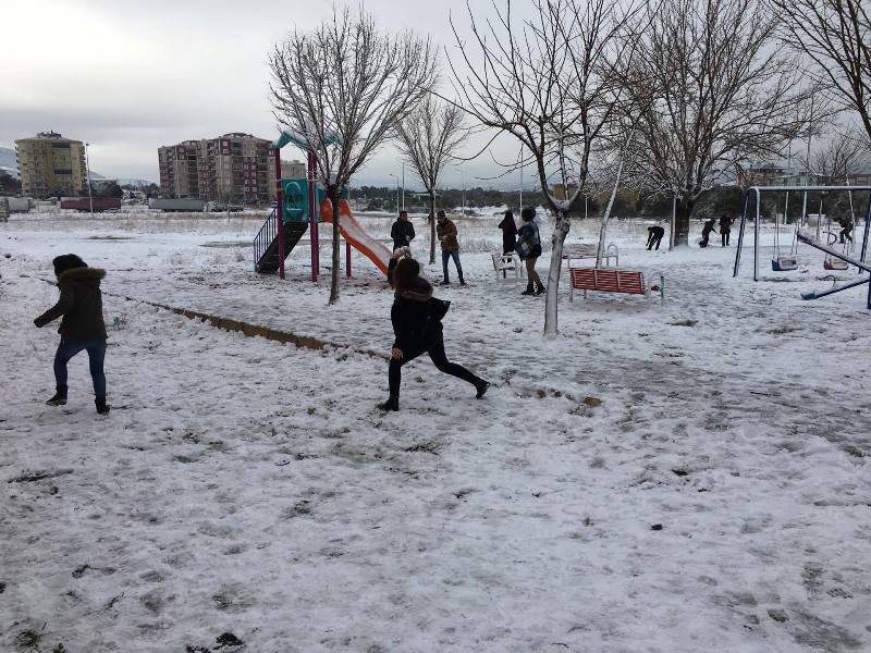 İzmir'de önce sağanak sonra kar!
