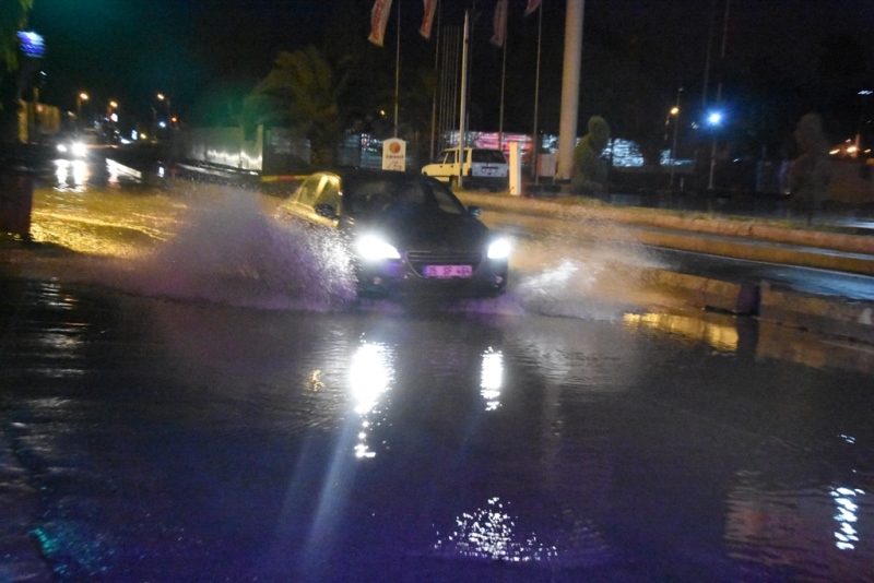 İzmir'de önce sağanak sonra kar!