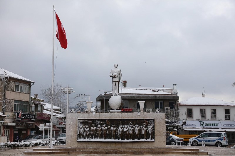 İzmir'de önce sağanak sonra kar!