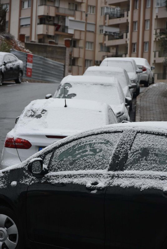 İzmir'de önce sağanak sonra kar!