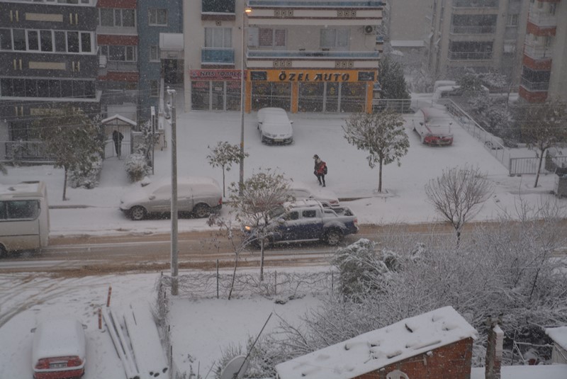 İzmir'de önce sağanak sonra kar!