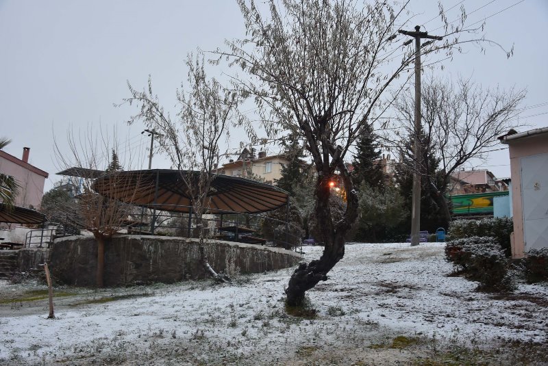 İzmir'de önce sağanak sonra kar!
