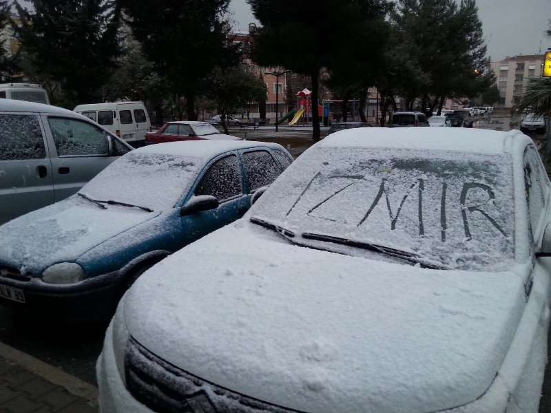 İzmir'de önce sağanak sonra kar!
