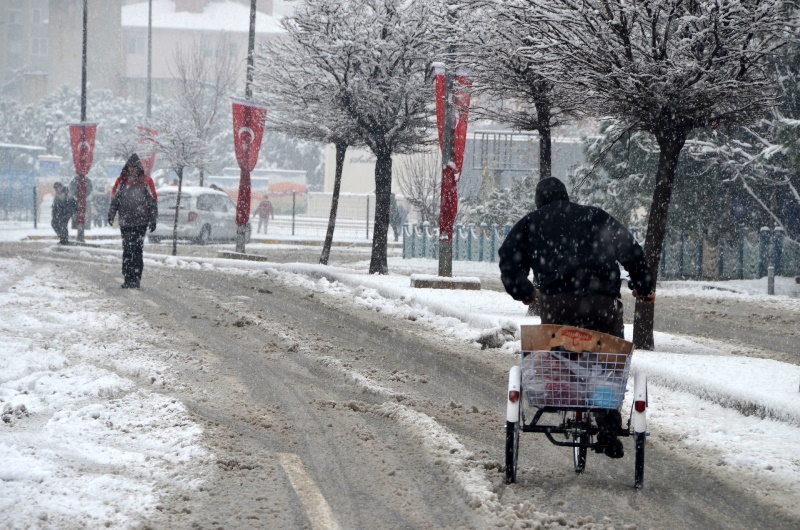İzmir beyaza büründü