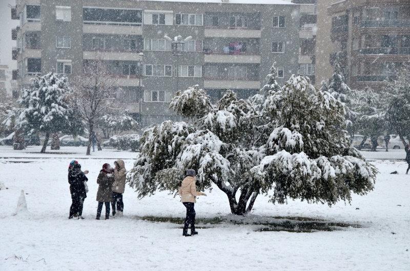 İzmir beyaza büründü