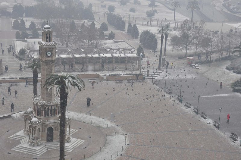 İzmir beyaza büründü