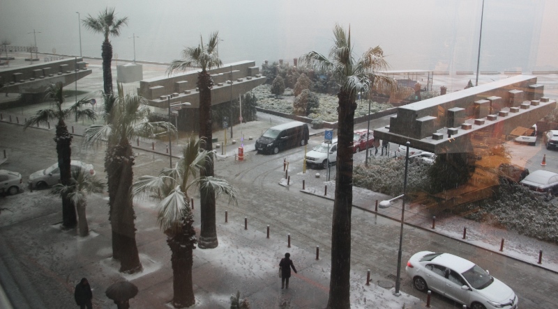 İzmir beyaza büründü