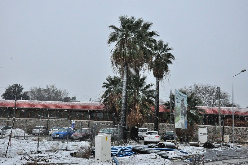 İzmir beyaza büründü
