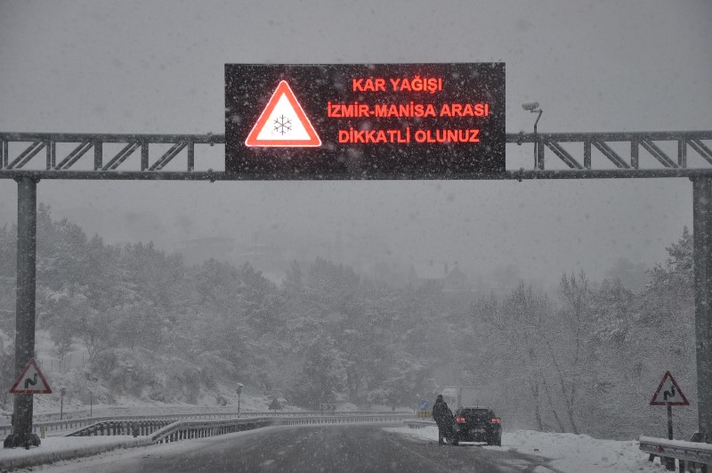 İzmir beyaza büründü