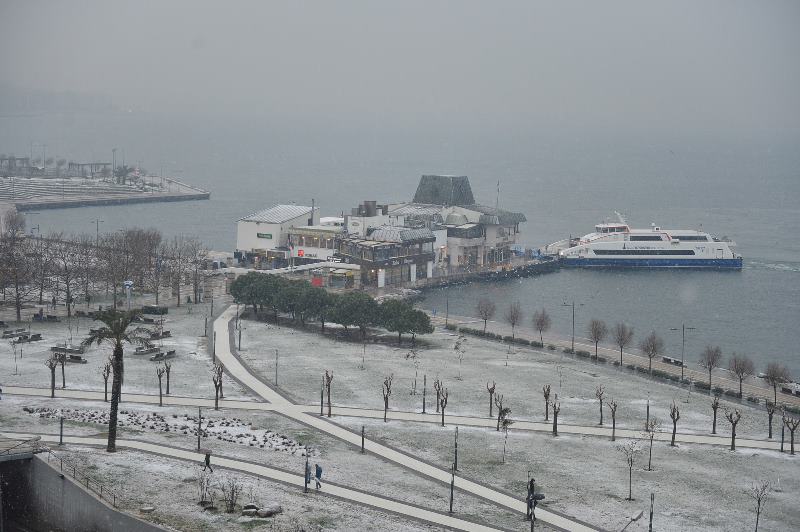 İzmir beyaza büründü