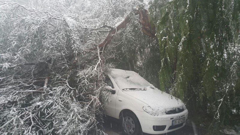 İzmir beyaza büründü