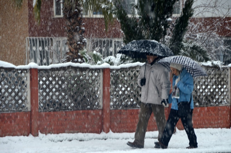 İzmir beyaza büründü