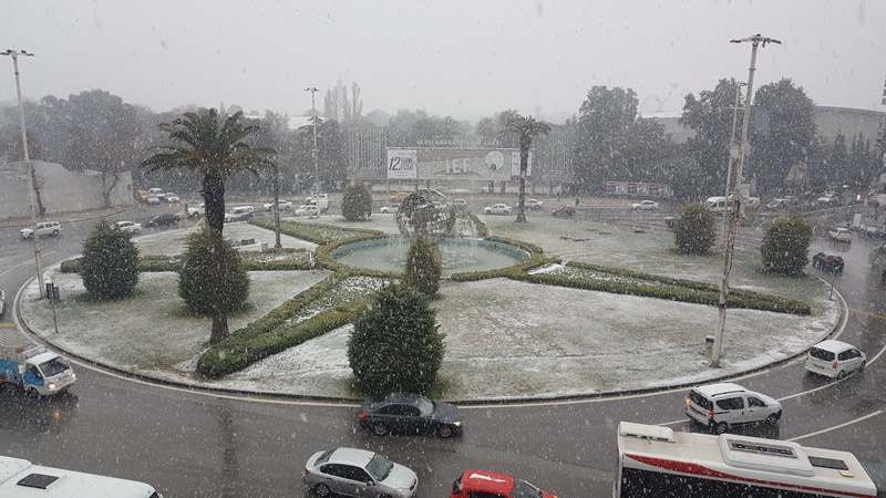 İzmir beyaza büründü