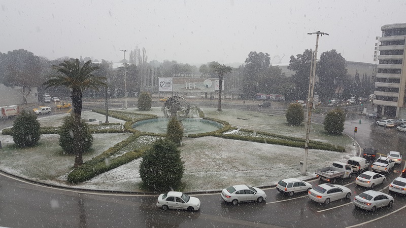 İzmir beyaza büründü