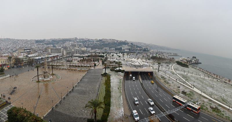 İzmir beyaza büründü