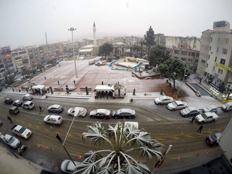 İzmir beyaza büründü