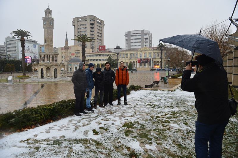 İzmir beyaza büründü