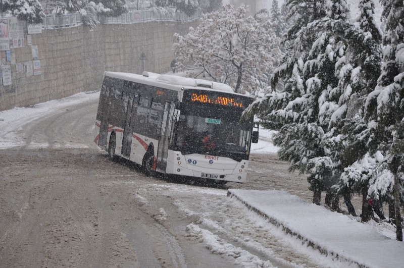 İzmir beyaza büründü