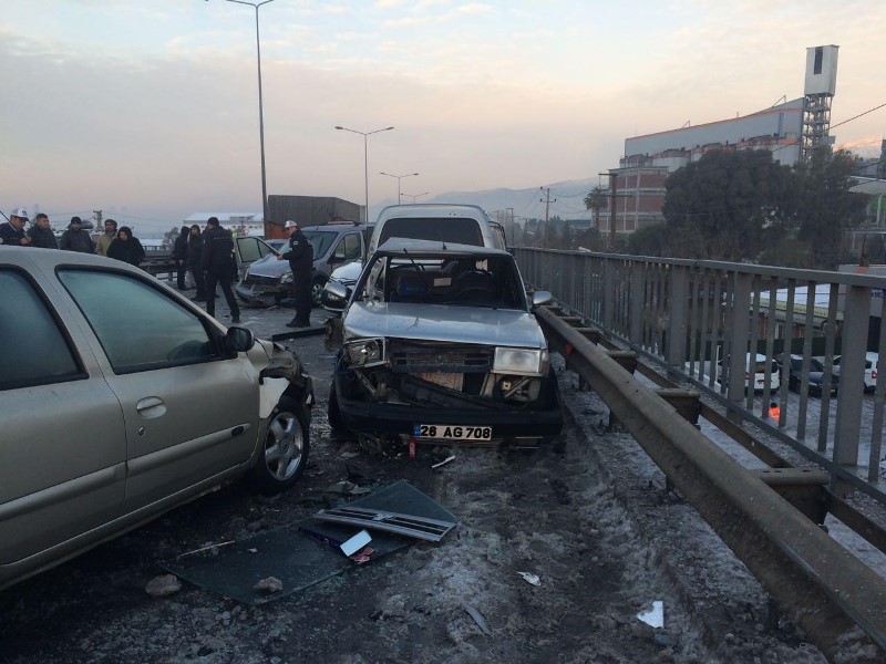 İzmir'de buzlanma kazaları