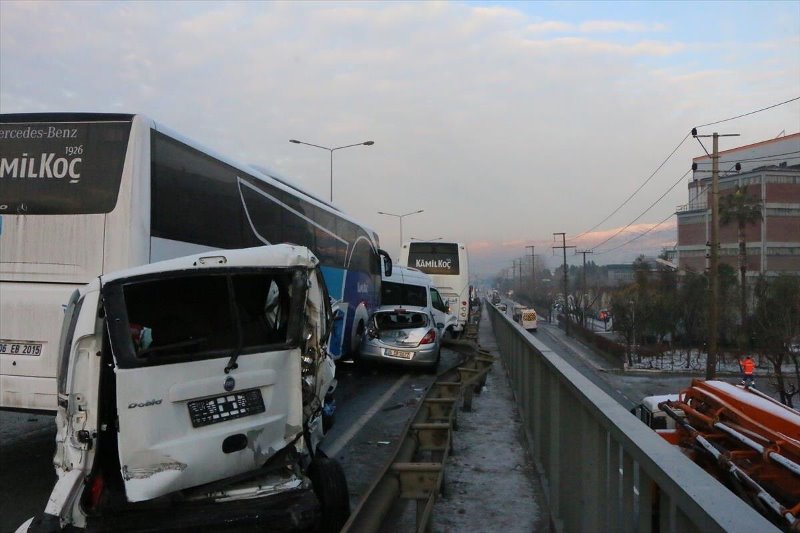 İzmir'de buzlanma kazaları