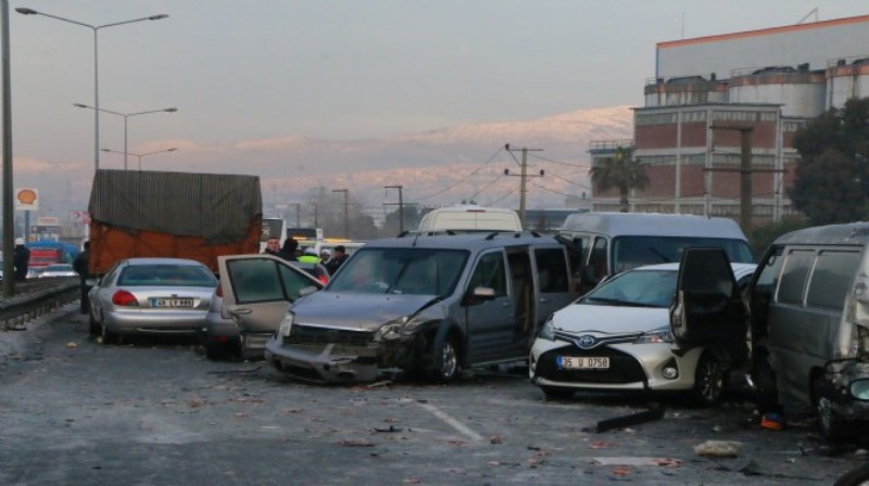 İzmir'de buzlanma kazaları