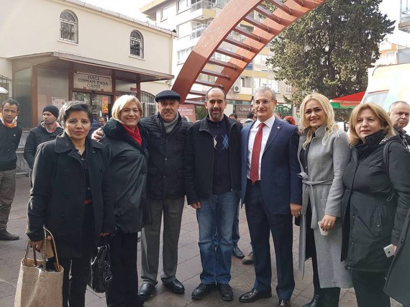 İzmir Zübeyde Ana'yı unutmadı