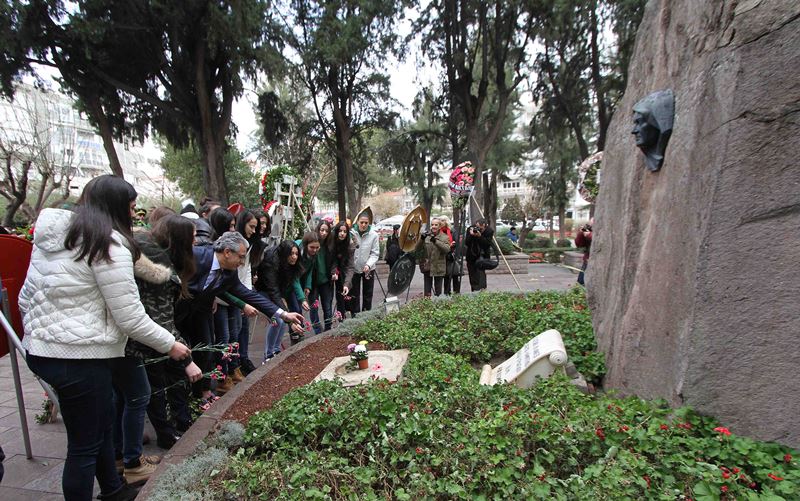 İzmir Zübeyde Ana'yı unutmadı
