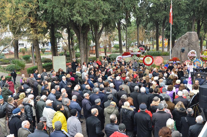 İzmir Zübeyde Ana'yı unutmadı