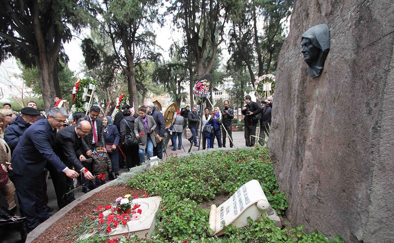 İzmir Zübeyde Ana'yı unutmadı