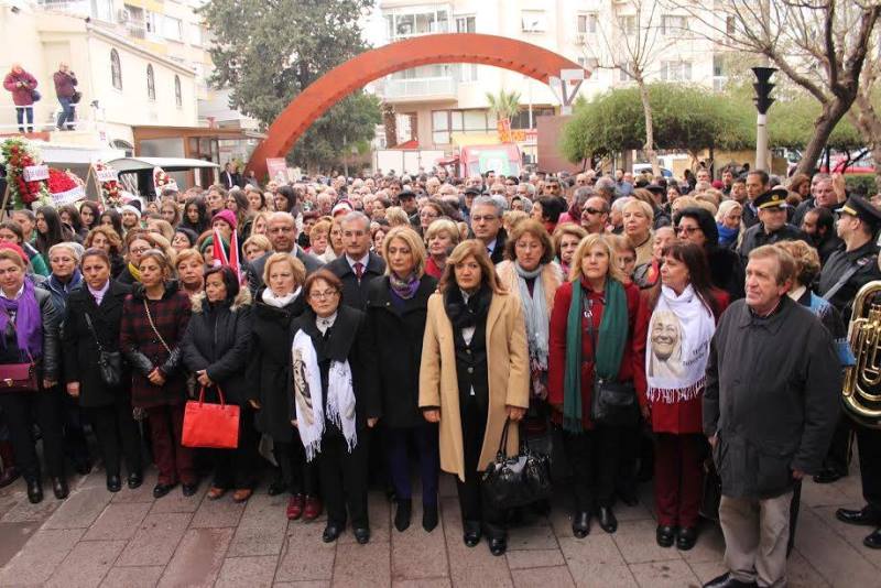 İzmir Zübeyde Ana'yı unutmadı