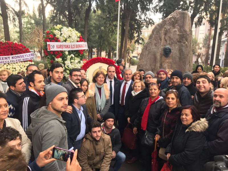 İzmir Zübeyde Ana'yı unutmadı