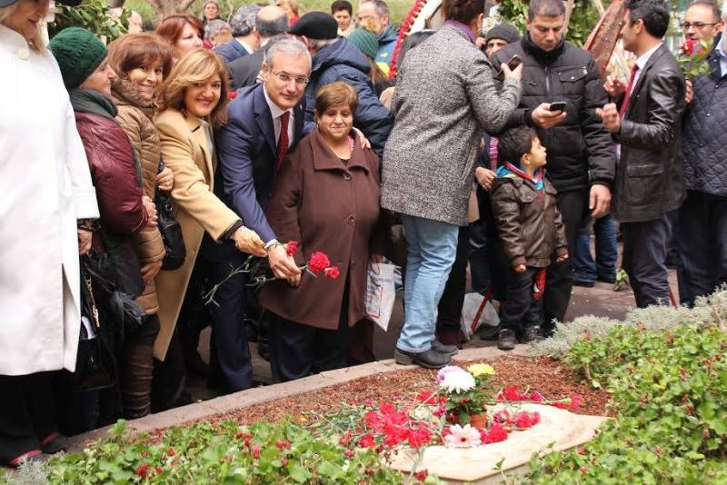 İzmir Zübeyde Ana'yı unutmadı