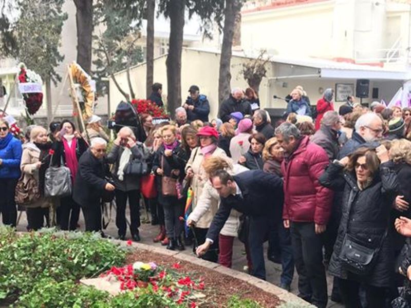 İzmir Zübeyde Ana'yı unutmadı