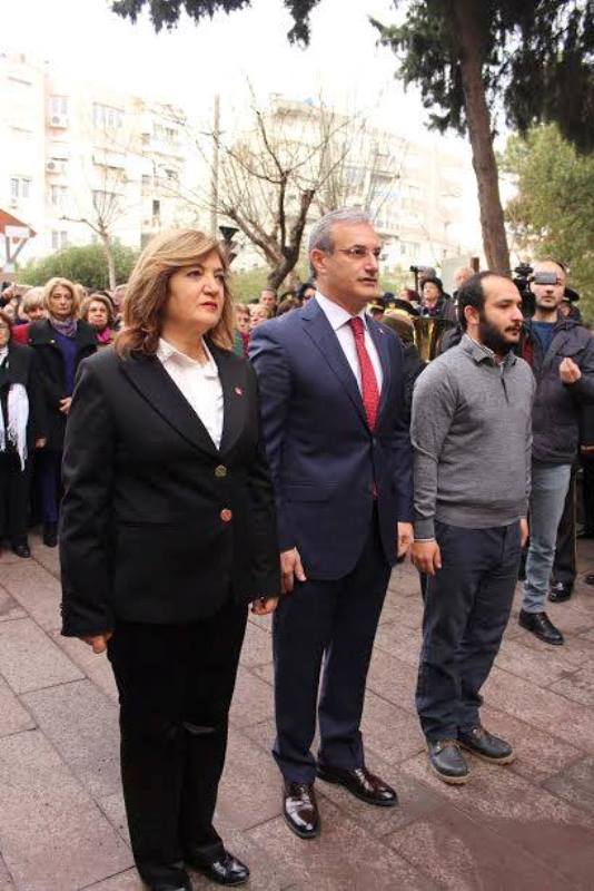 İzmir Zübeyde Ana'yı unutmadı