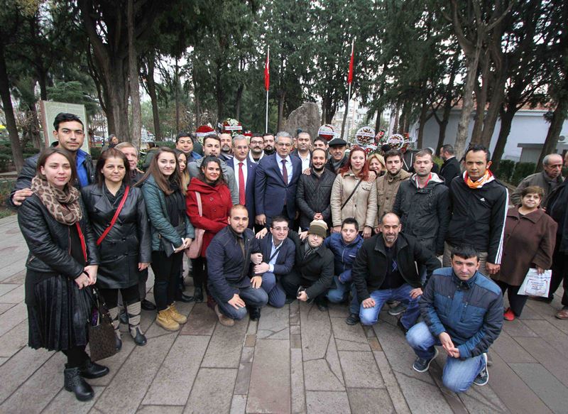 İzmir Zübeyde Ana'yı unutmadı