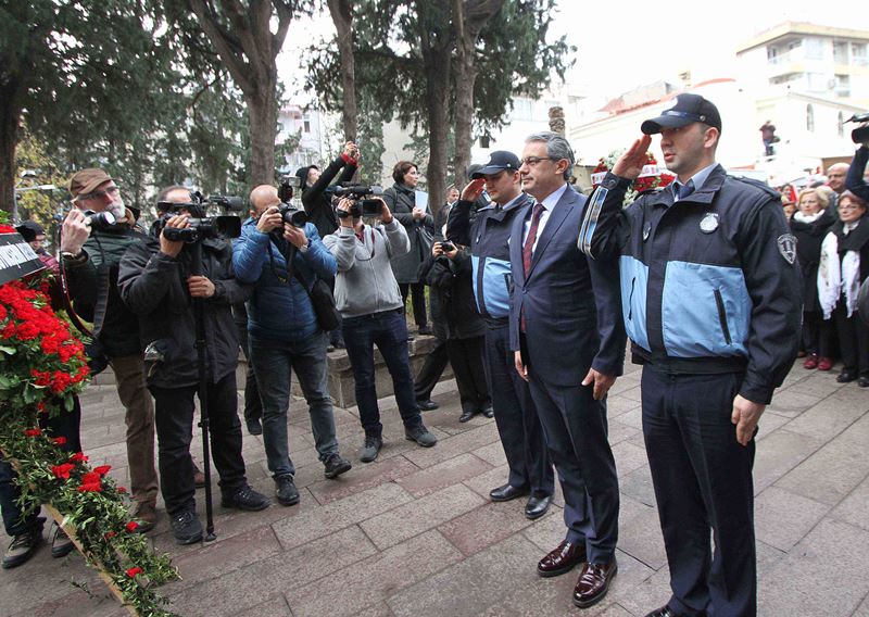 İzmir Zübeyde Ana'yı unutmadı