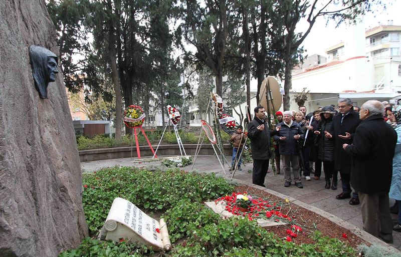 İzmir Zübeyde Ana'yı unutmadı