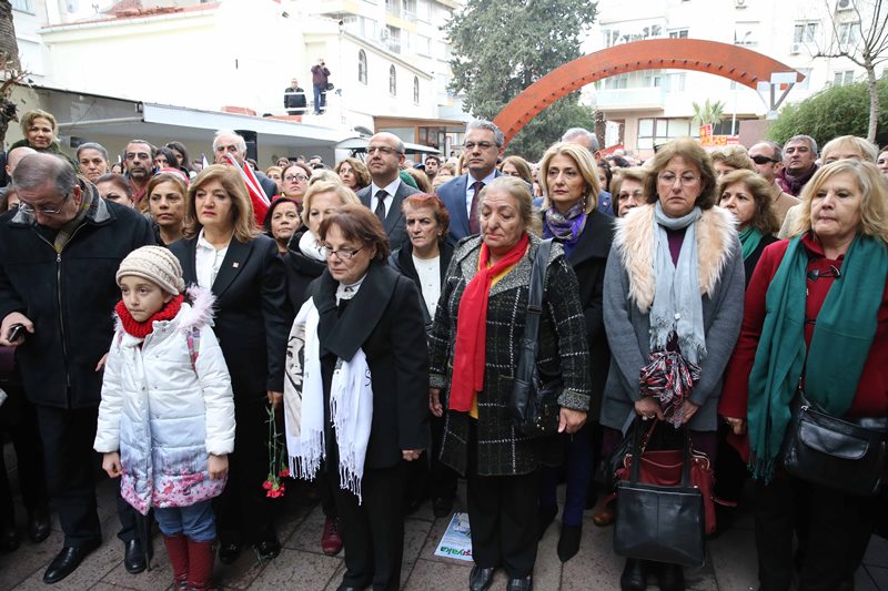 İzmir Zübeyde Ana'yı unutmadı