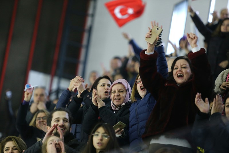 Büyükşehirli sporculardan senkronize başarı